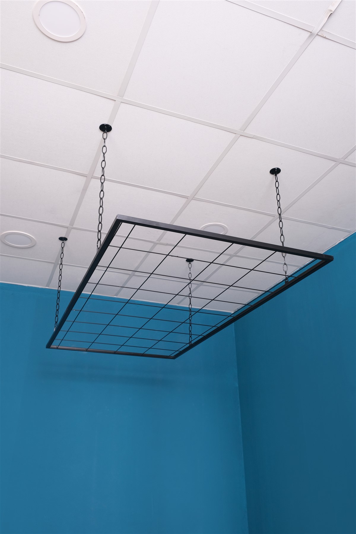 Ceiling Hung Chain Wire Panel - Rack Modern