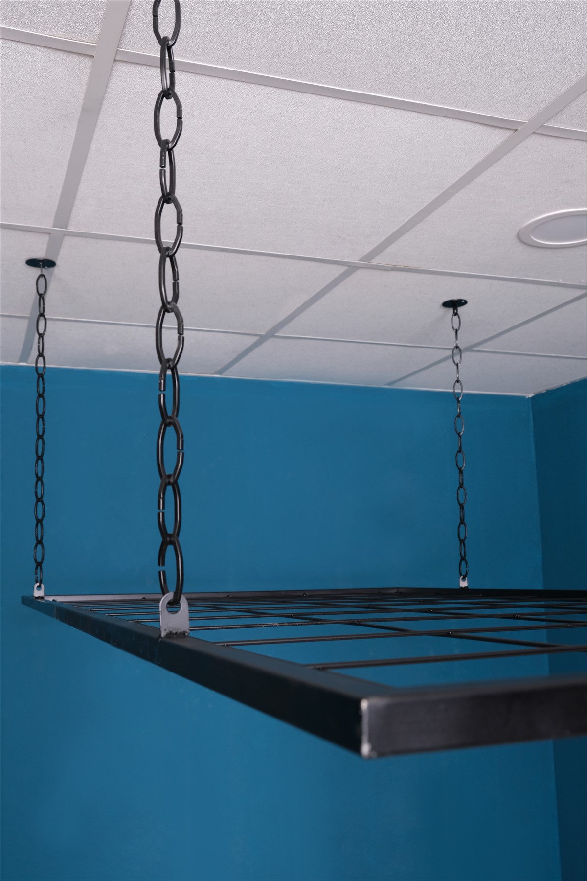 Ceiling Hung Chain Wire Panel - Rack Modern